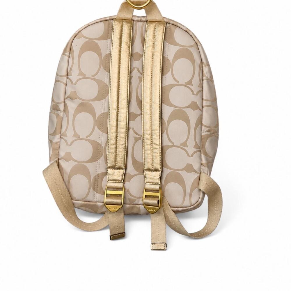 Coach Poppy Signature Backpack 2009-2011 great condition - Picture 2 of 7